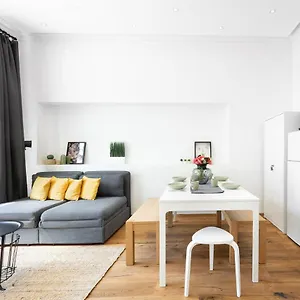 Wiesen Living - For Up To Twelve People Apartment München